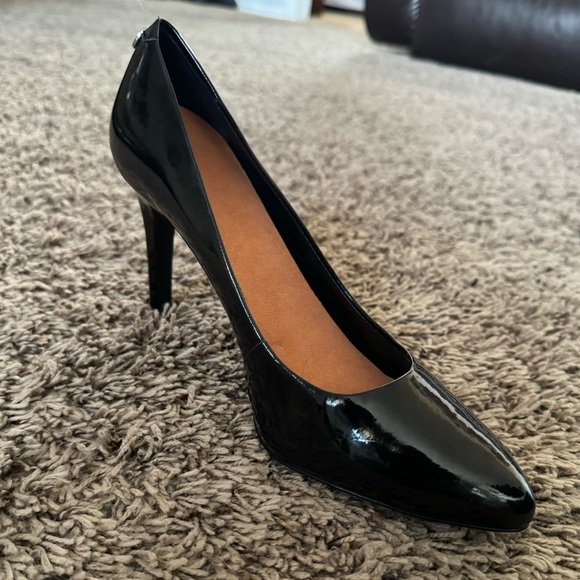 BCBGeneration Black Heel’s Sz 7B - Picture 13 of 16